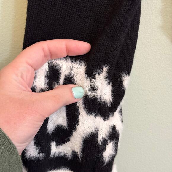 Express Crop Sweater Top Women M Knit Leopard Long Sleeves Pullover Black White - Picture 8 of 9